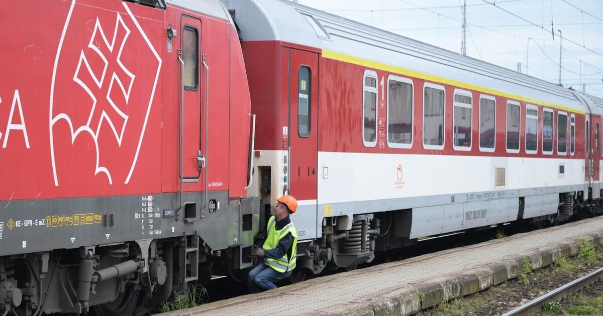 Ráž plánuje zvýšiť bezpečnosť na železniciach, odbory sú proti kamerám