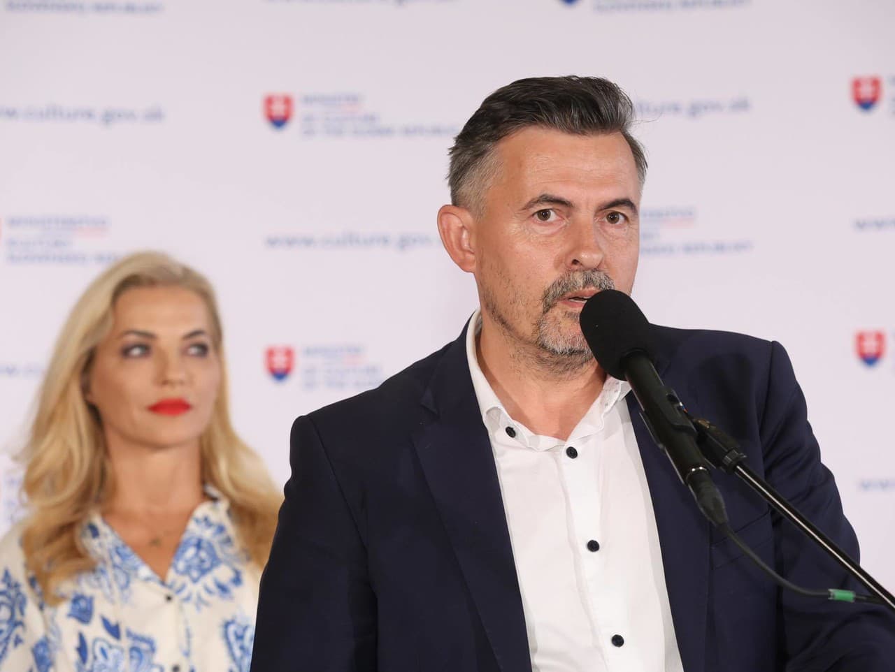 Nový zákon na ochranu slovenčiny: Firmy budú musieť prekladať slogany?