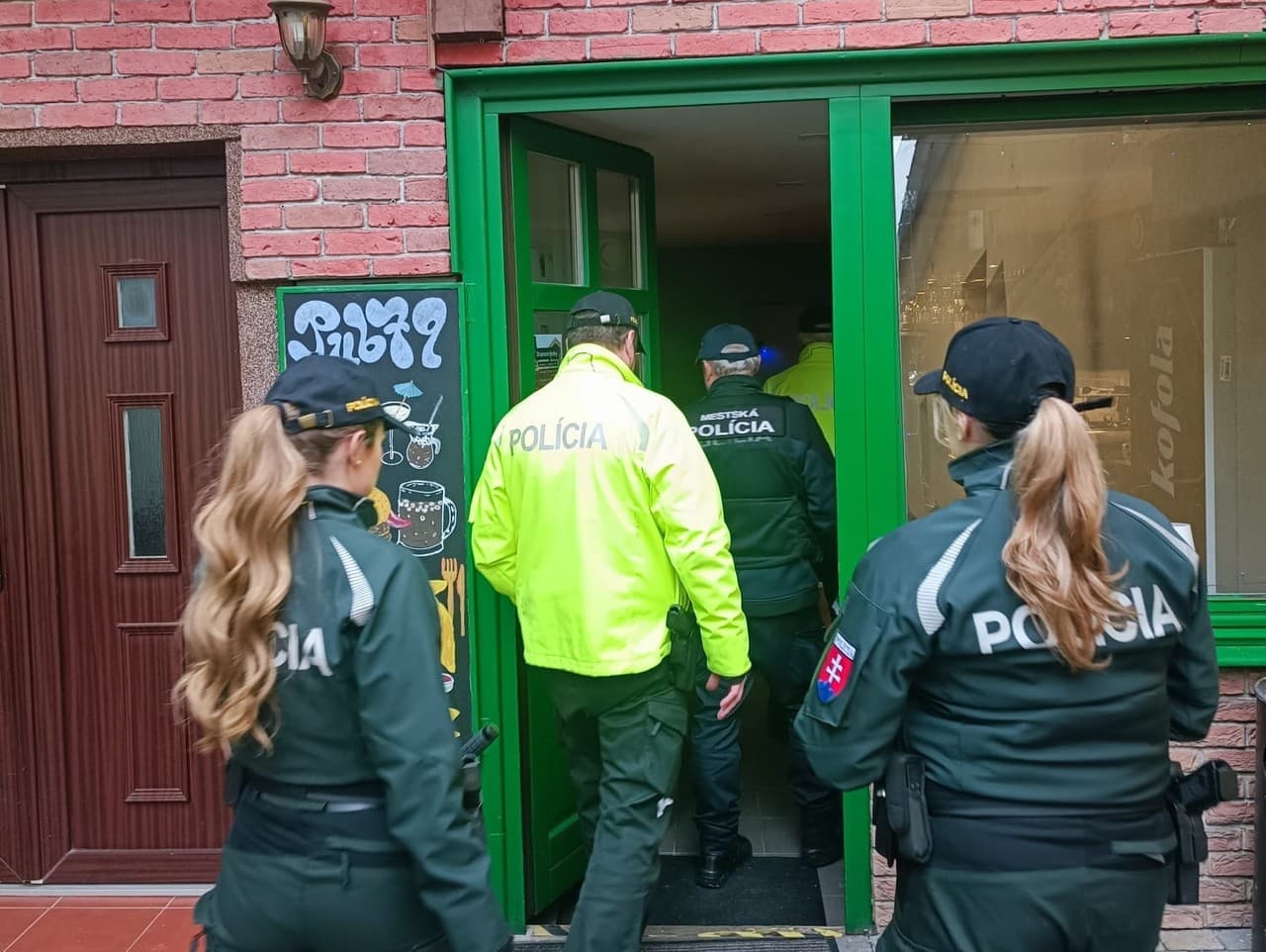 Polícia v Čadci odhalila mladistvých pod vplyvom alkoholu