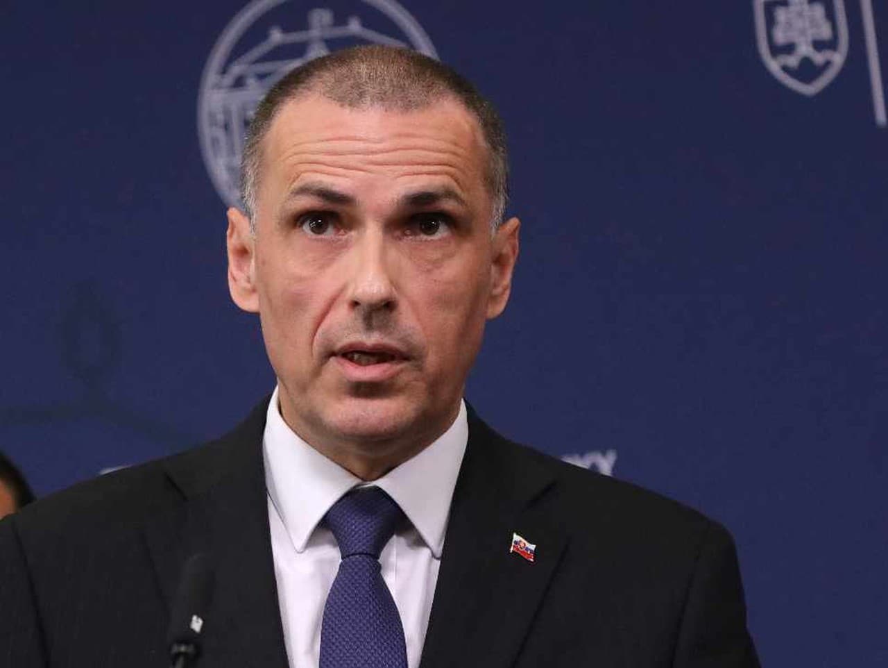 Opozícia kritizuje záchrankový tender a žaloby generálneho prokurátora