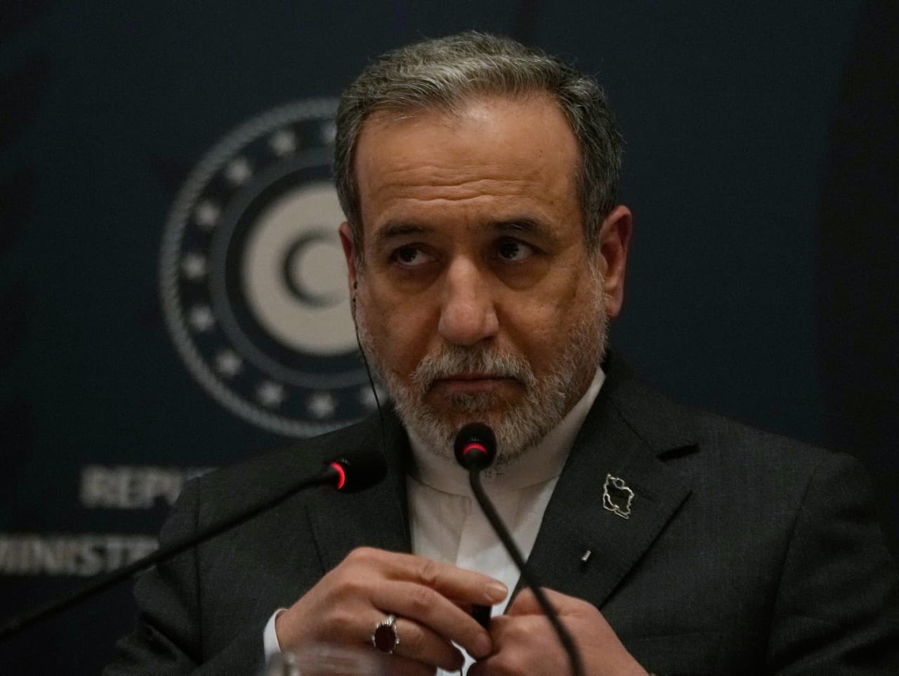 Irán varuje USA: Diplomacia je možná, ale hrozba útoku pretrváva