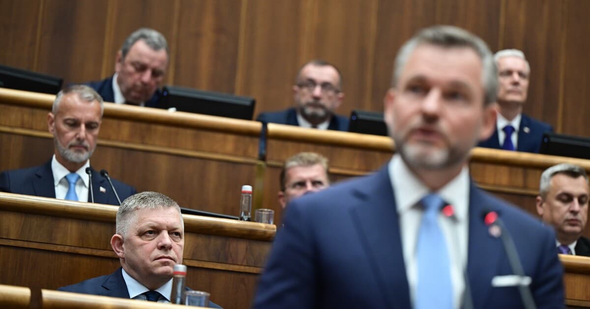 Pellegrini kritizuje Fica: Premiérom všetkých občanov, nie len voličov