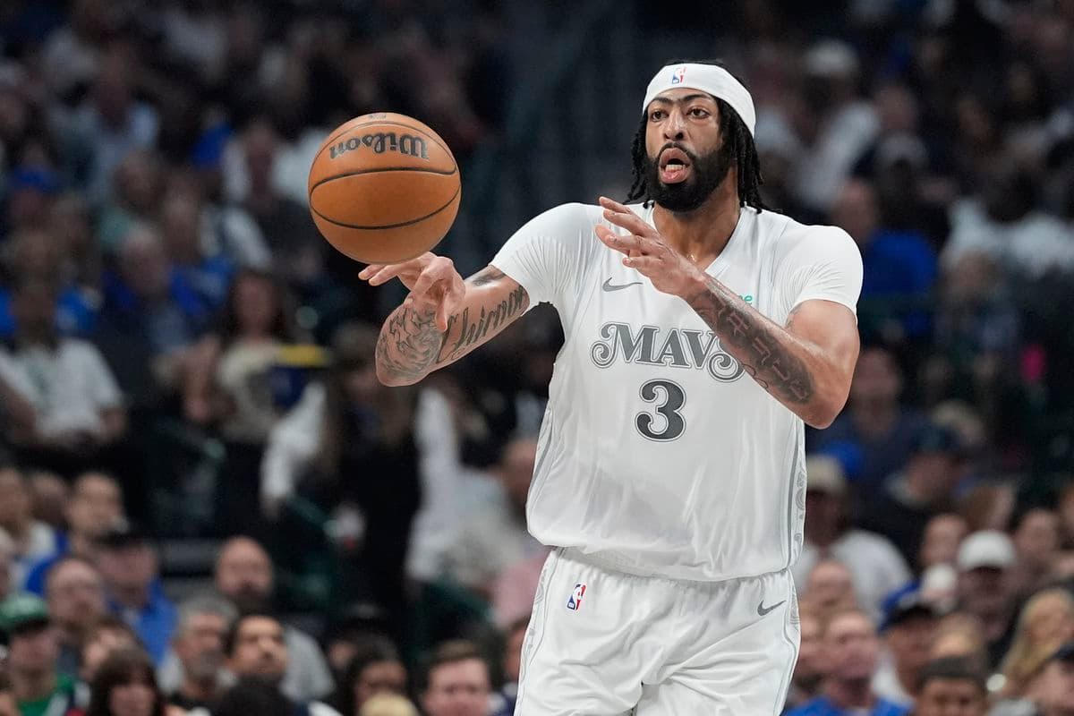 Dallas Mavericks sa musia zaobísť bez Anthonyho Davisa