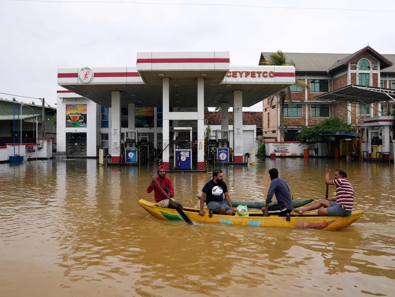 Srí Lanka bojuje s následkami smrteľných povodní a zosuvov pôdy