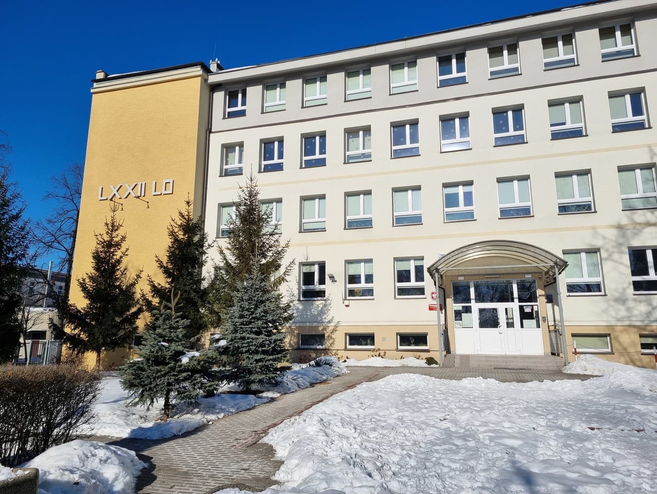 Poľsko čelí extrémnym mrazom: Zatvorené stovky škôl a vyhrievané stany na uliciach