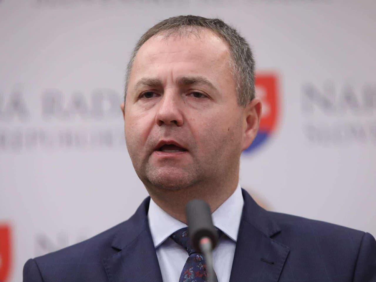 Kéry víta diskusiu o extrémizme, nie však znižovanie trestov