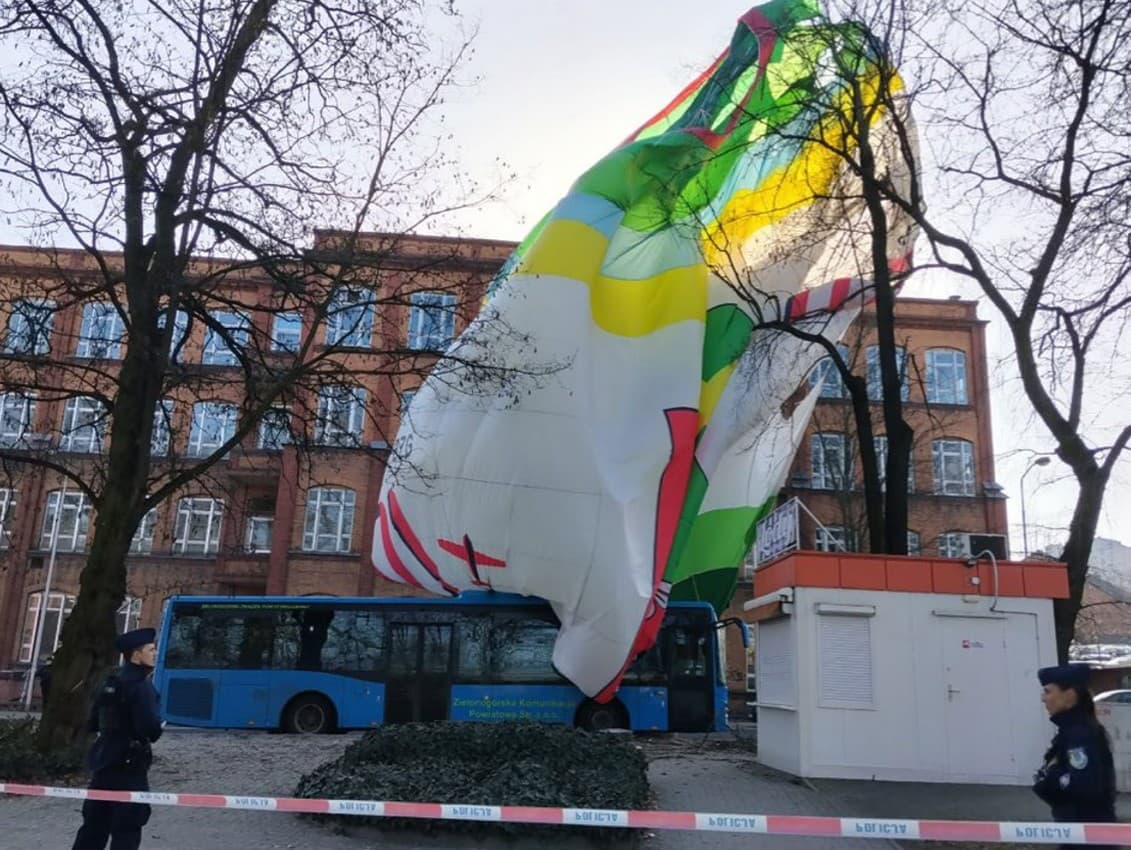 Tragédia v Poľsku: Vyhliadkový balón sa zrútil, jedna žena zahynula