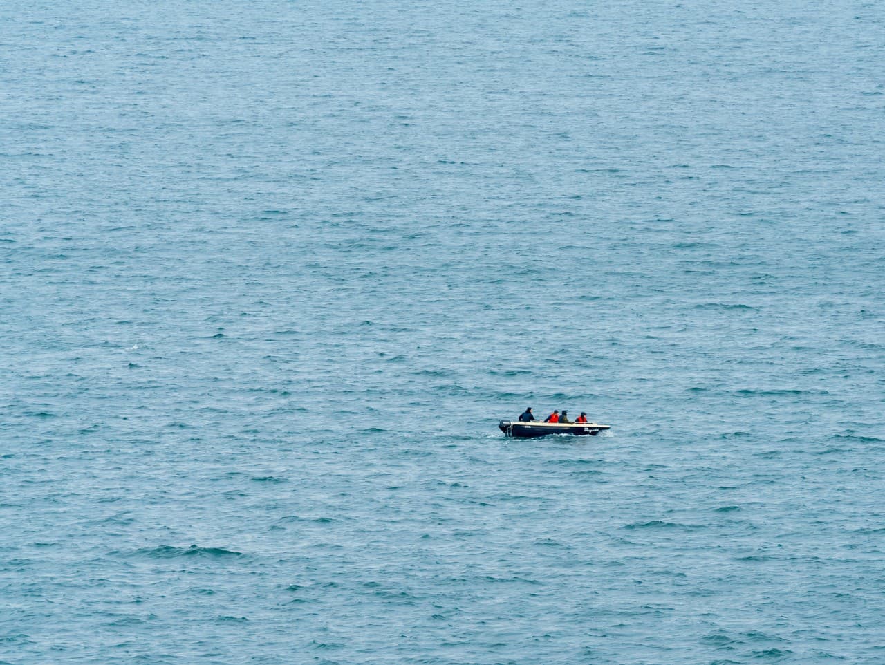 Štyri obete po prevrátení člnu s migrantmi pri Kalifornii