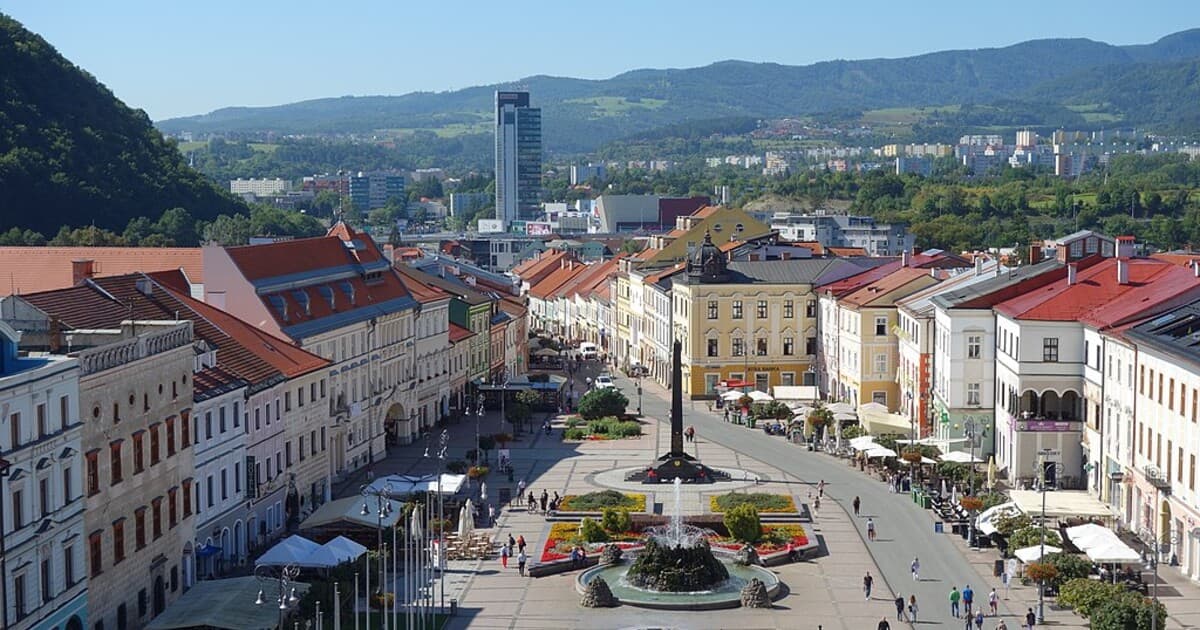 Banská Bystrica zvyšuje ceny parkovania, obyvatelia si priplatia