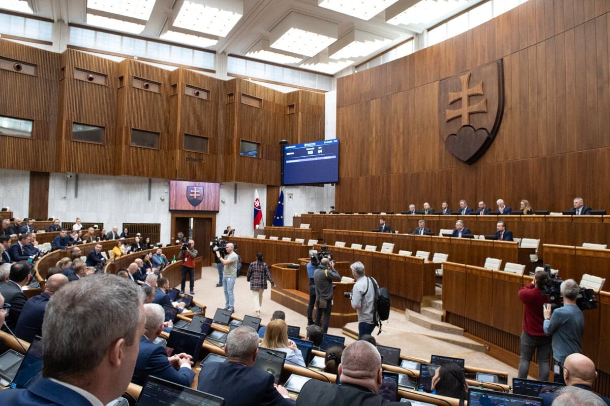 SaS navrhuje znížiť počet štátnych tajomníkov na ministerstvách