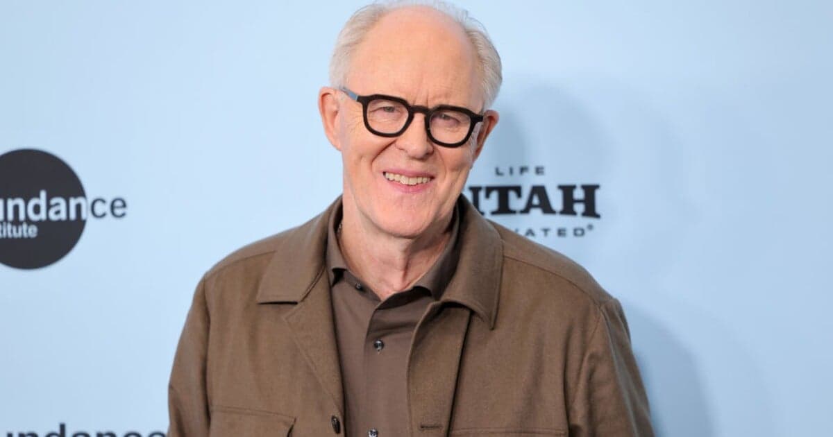 John Lithgow prijal rolu Dumbledora napriek kontroverzii