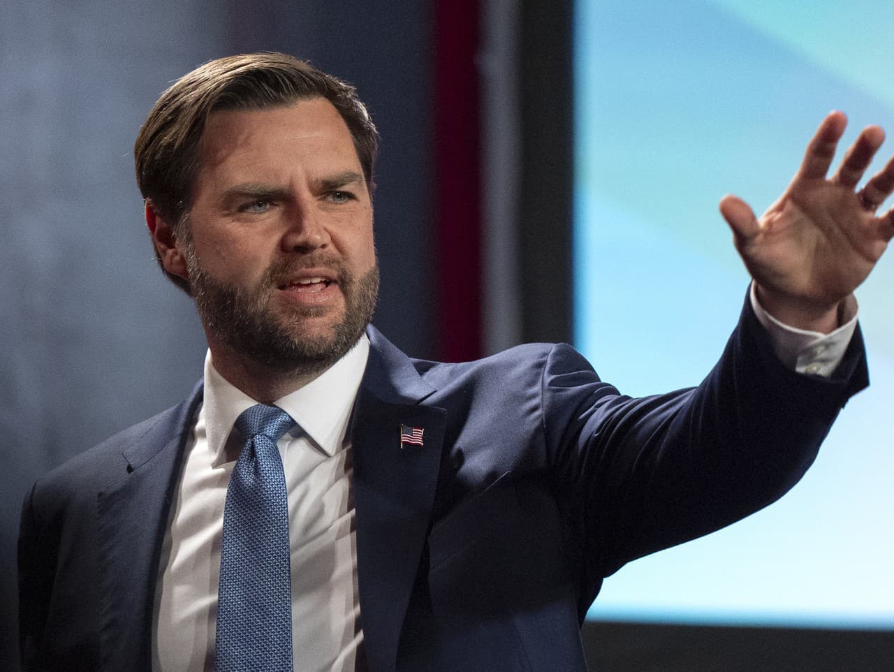 Viceprezident USA obhajuje zásah ICE, smrť ženy označil za tragédiu