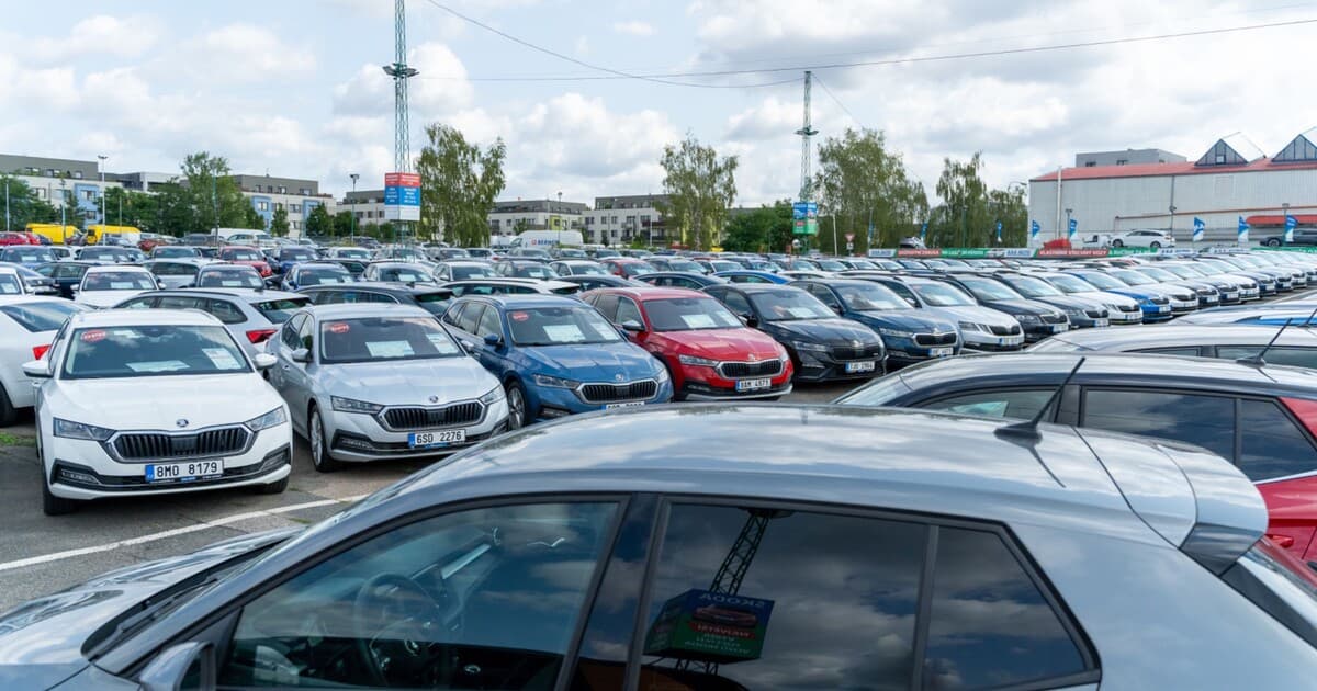 Kúpa jazdeného auta: Nezabudnite na zákonnú povinnosť