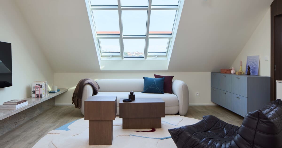 Podkrovný byt v Prahe: svetlo a dizajn v harmonickej symbióze