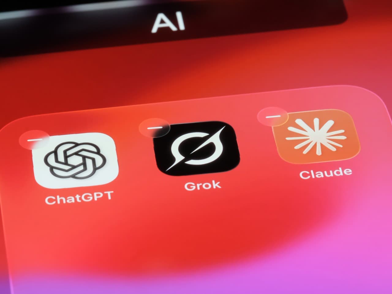 Európska komisia vyšetruje sieť X pre škandál s umelou inteligenciou Grok