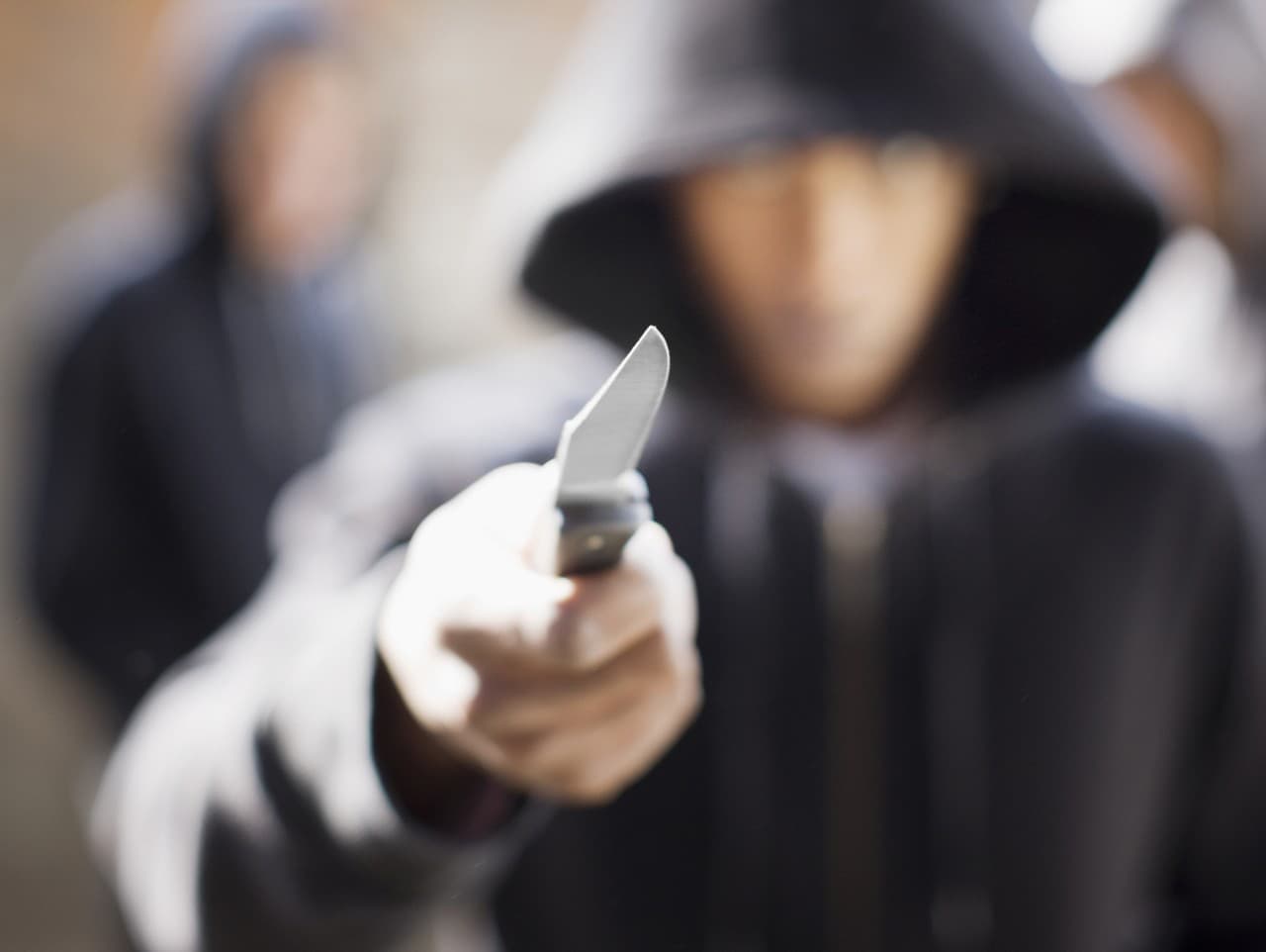 Agresívny útok v Lipanoch: Polícia zasahuje po vniknutí do bytu