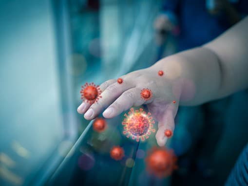 Nebezpečná baktéria v Británii: Úrady varujú pred infekciami a úmrtiami