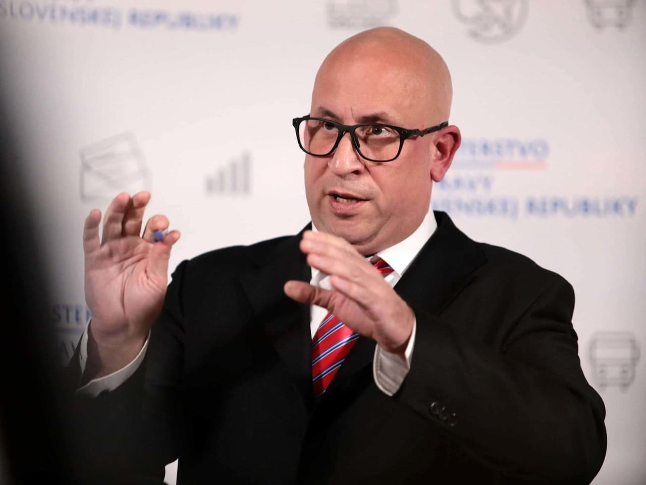 Minister Ráž kritizuje zrušenie tendra na D1 a plánuje žalobu