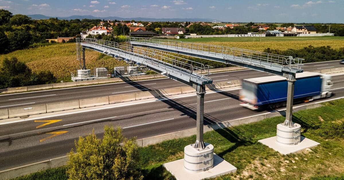 R1 medzi Zvolenom a Banskou Bystricou bez poplatku kvôli zaplavenej ceste