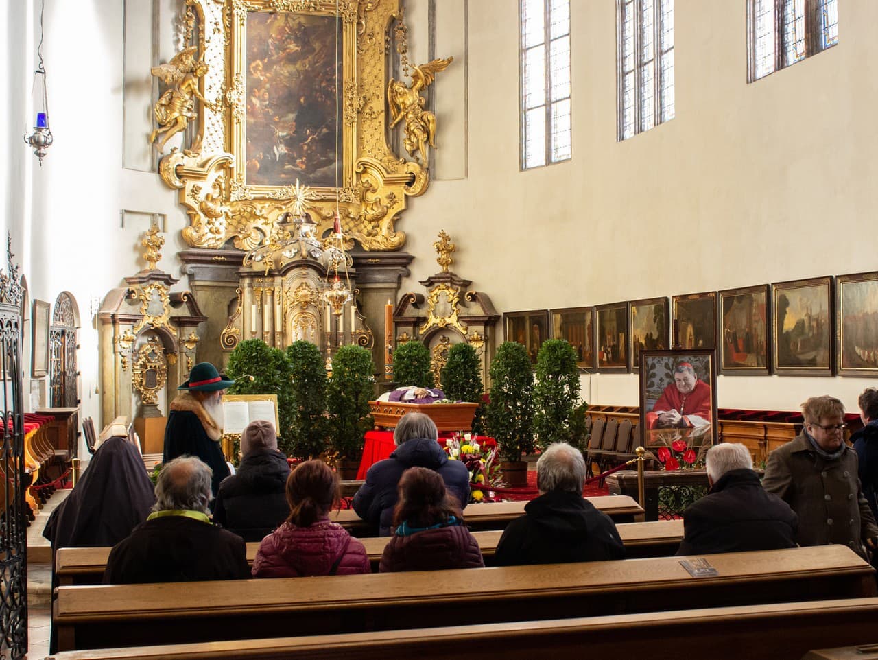 Česko sa lúči s kardinálom Dukom na Pražskom hrade