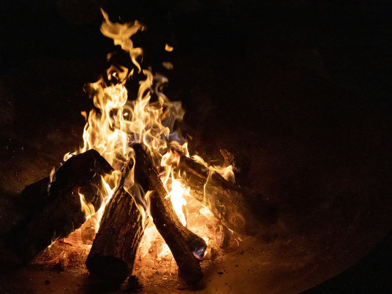 Objav, ktorý mení pohľad na ľudskú evolúciu: Oheň už pred 400 000 rokmi