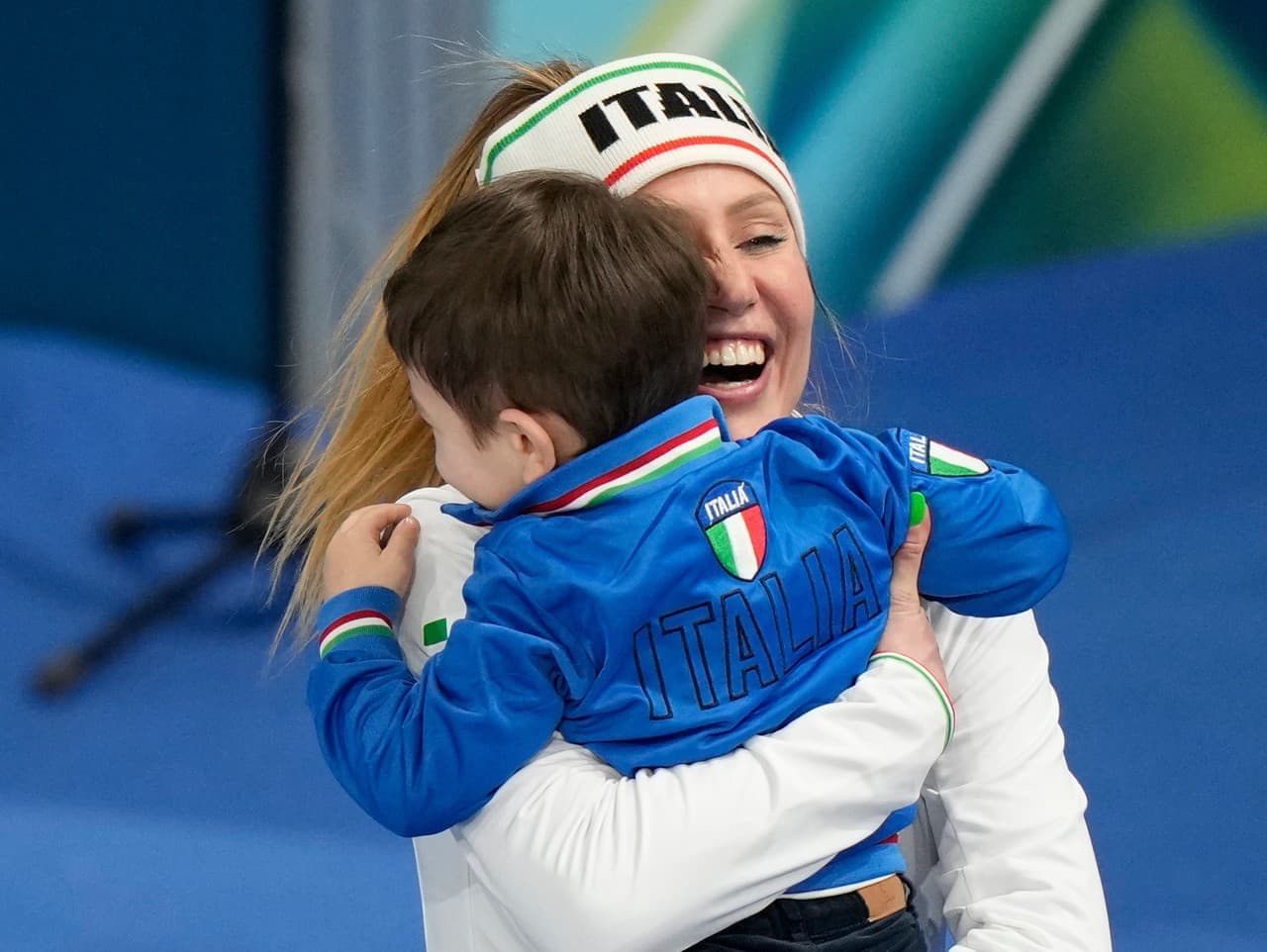 Francesca Lollobrigida oslavuje zlato a rekord na olympiáde