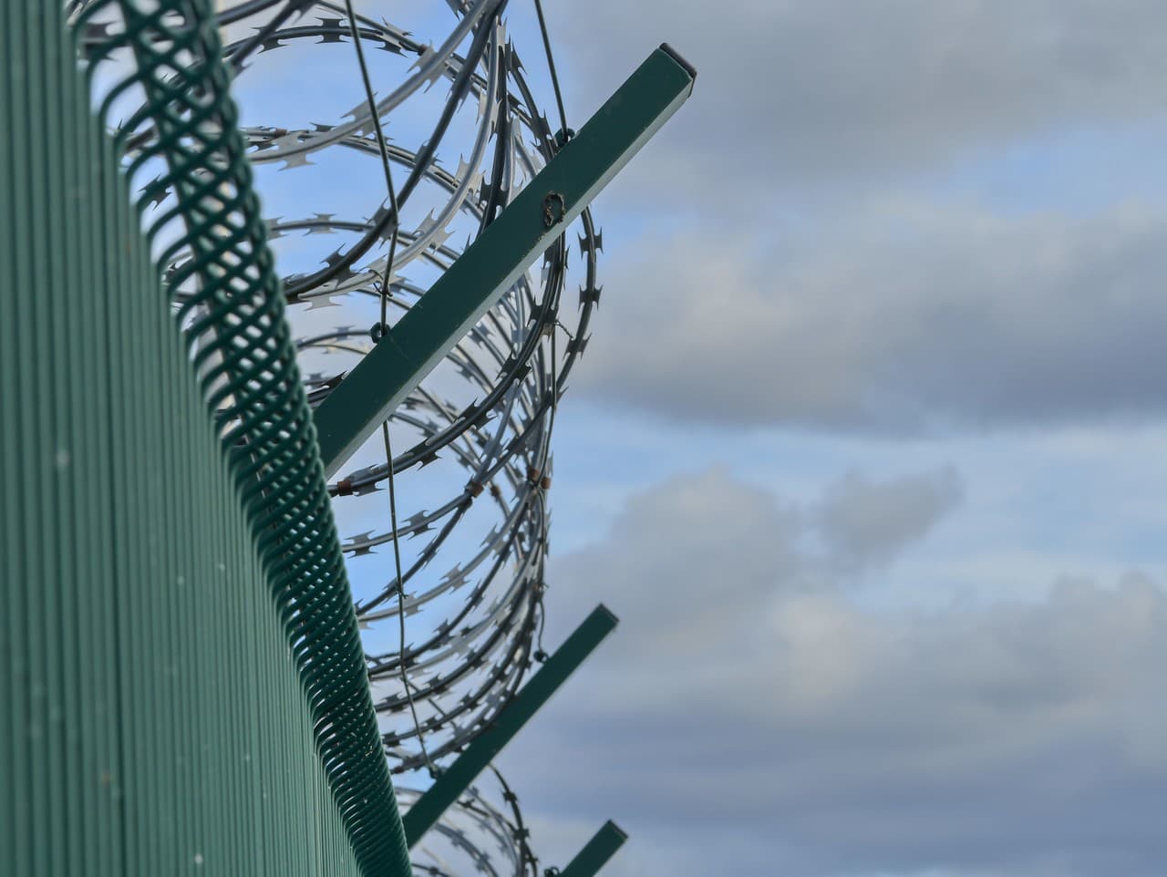 Peru vyhlasuje núdzový stav pred možným útekom z Čile