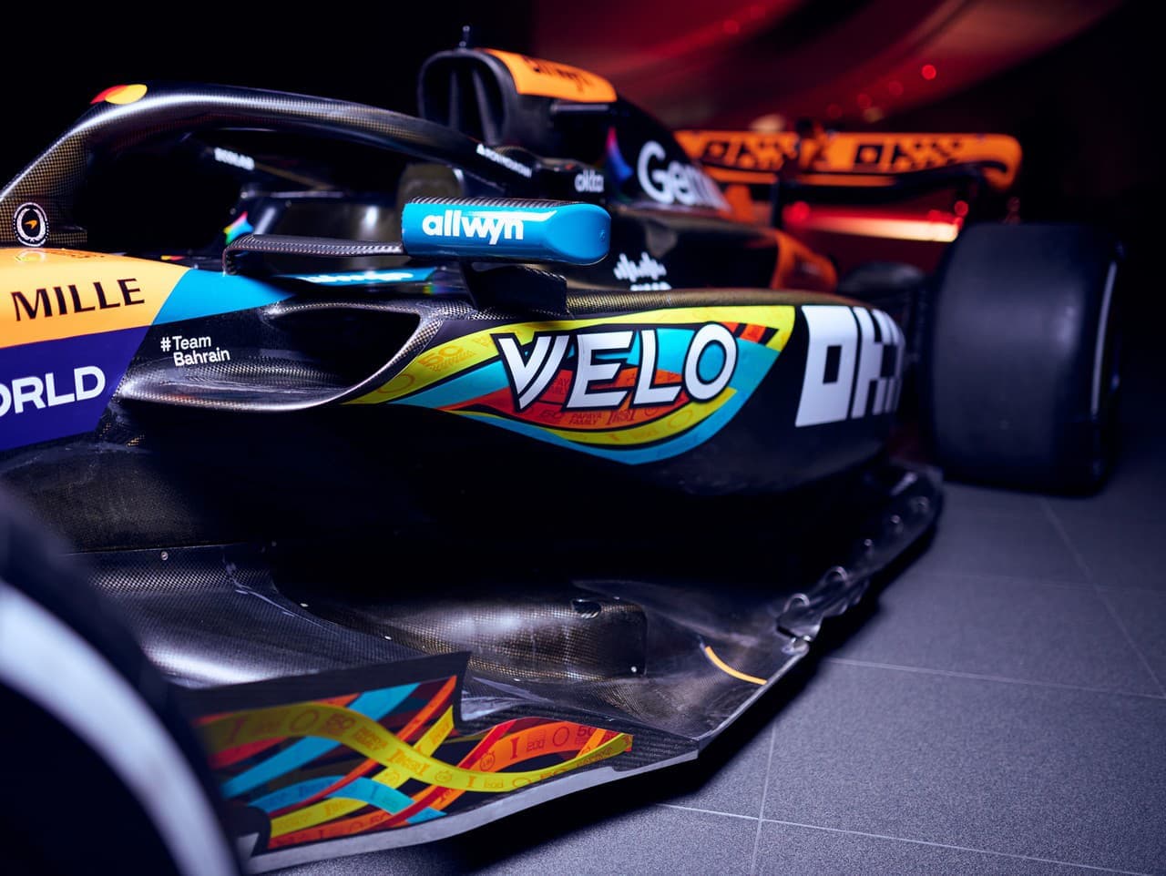 Fanúšikovia McLarenu premenili monopost na umelecké dielo v Abú Zabí