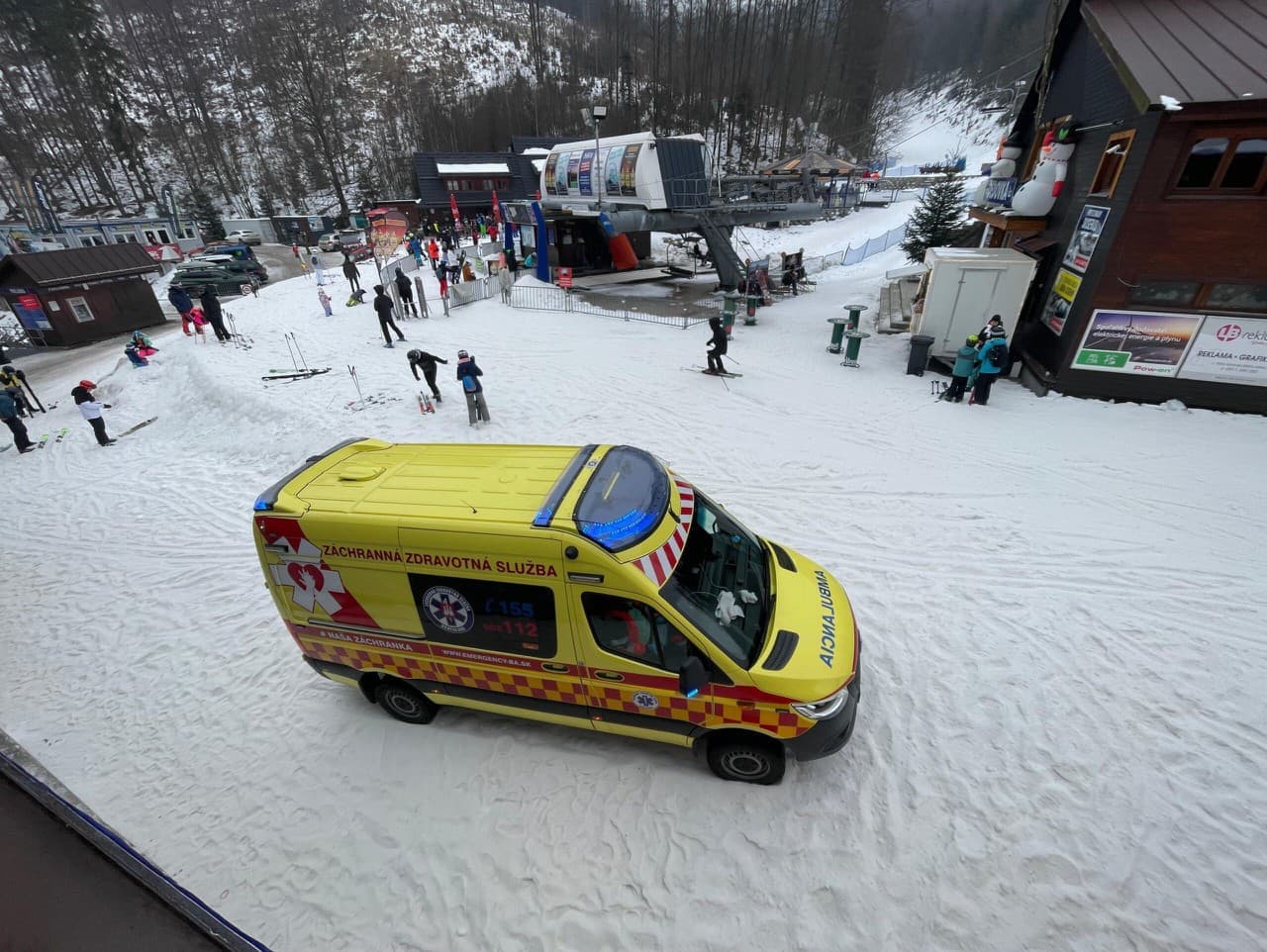 Dráma na Veľkej Rači: Záchranári oživovali lyžiara