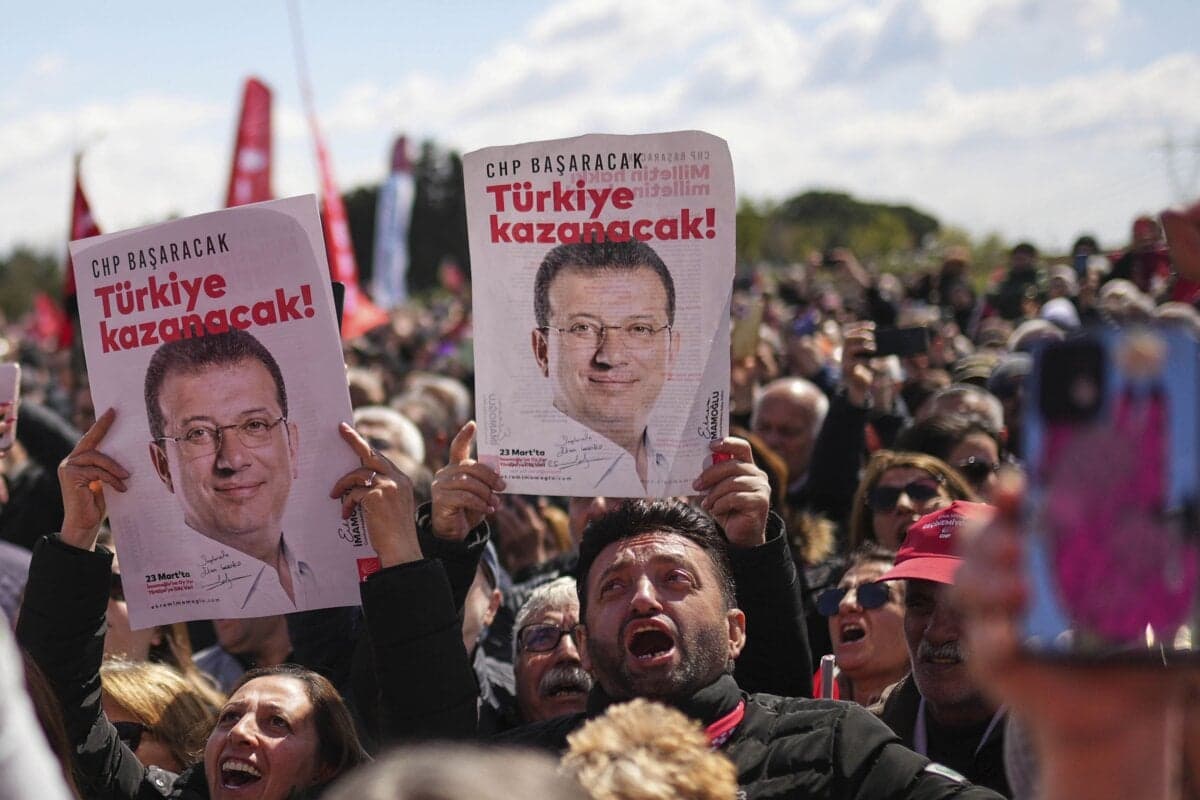 Turecká polícia predvolala novinárov kvôli primátorovi z Istanbulu