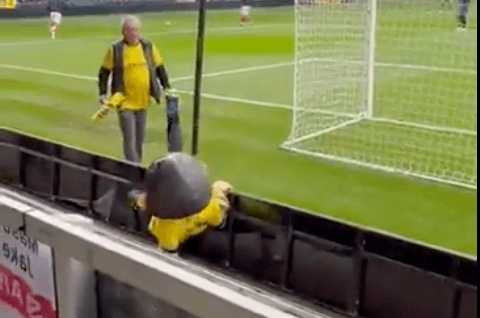 Maskot St. Albans City vyvolal pohoršenie na FA Cupe