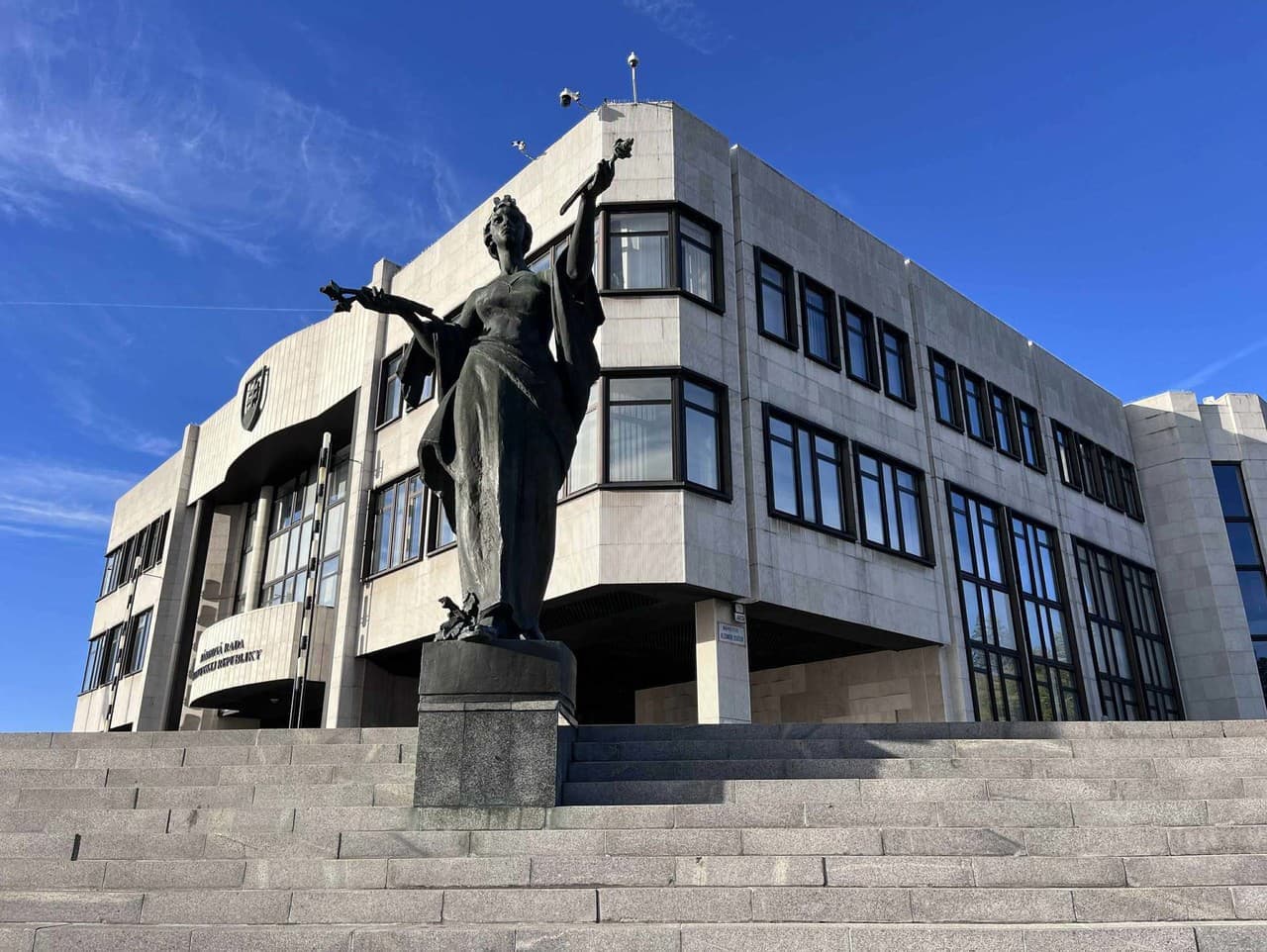 Poslanci pokračujú v rokovaniach o novom úrade na ochranu oznamovateľov