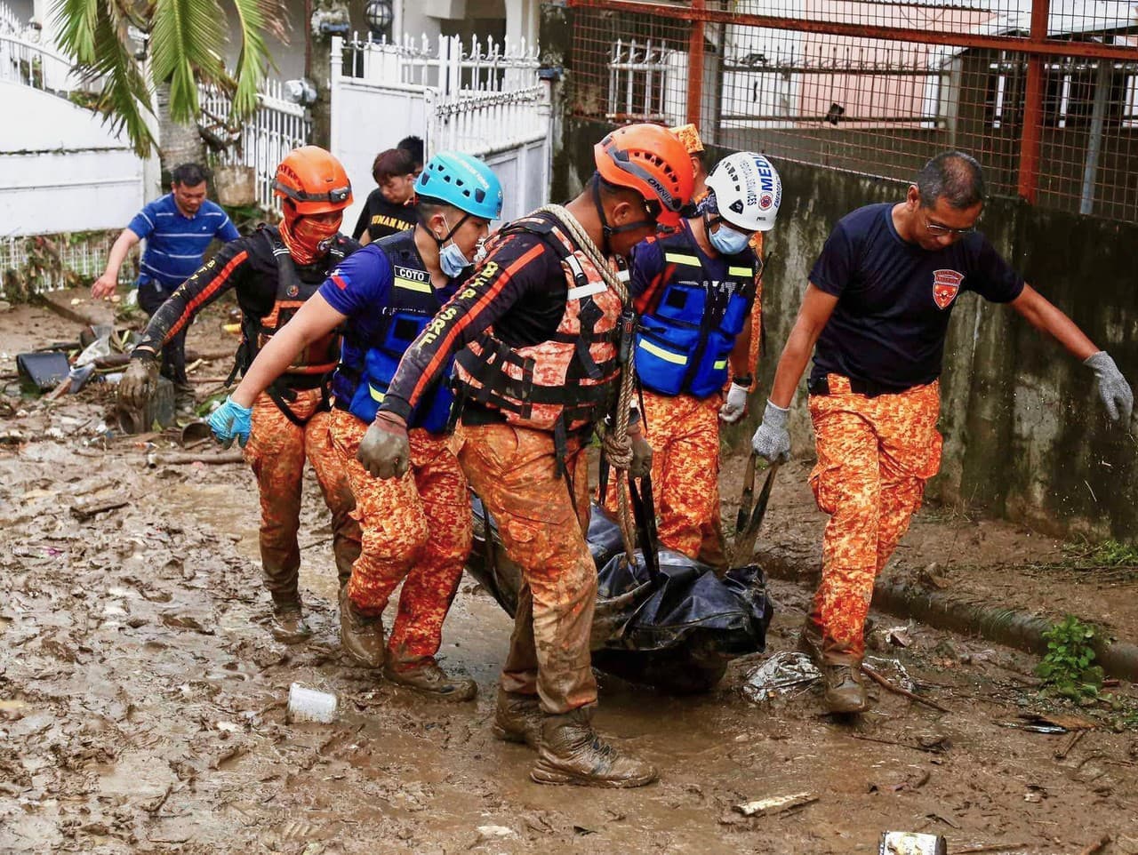 Tajfún Kalmaegi zasahuje juhovýchodnú Áziu: Vietnam hlási 40 obetí