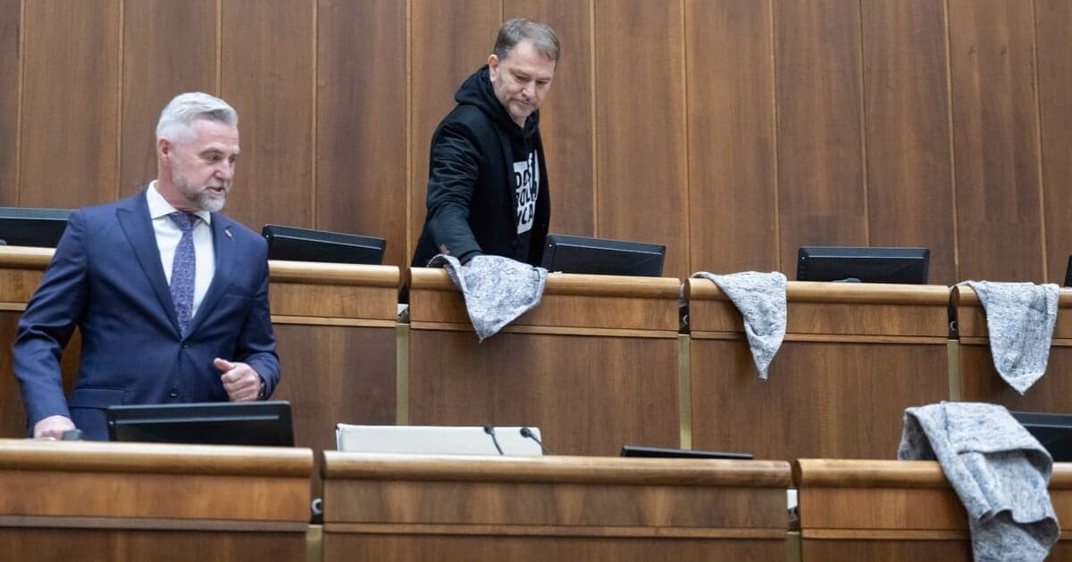 Fyzické konflikty v slovenskom parlamente zaujali zahraničné médiá