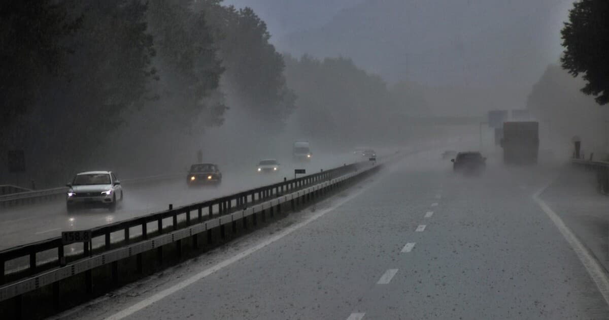 Na Slovensko dorazil studený front s intenzívnym dažďom