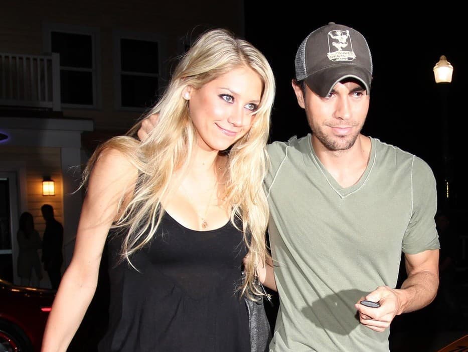 Anna Kurnikova a Enrique Iglesias predstavili svojich štyroch potomkov