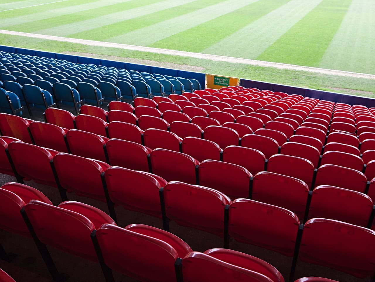 Evakuácia na štadióne v Spišskej Novej Vsi: Bezpečnostné riziko sa nepotvrdilo