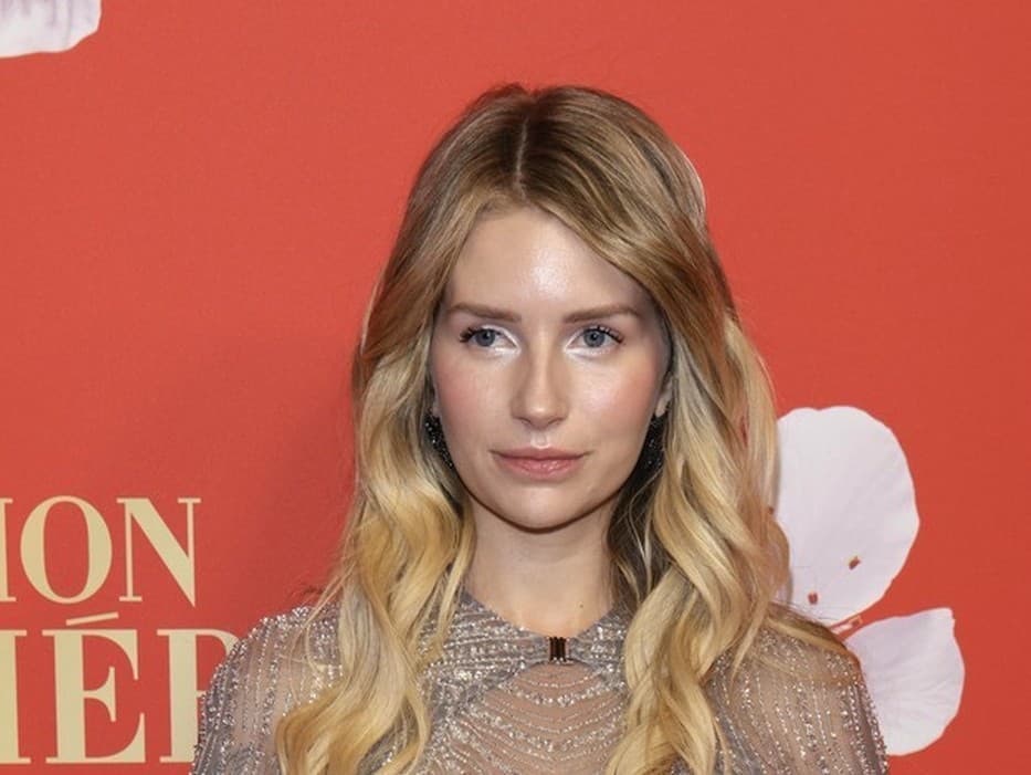 Lottie Moss šokovala na červenom koberci bez bielizne