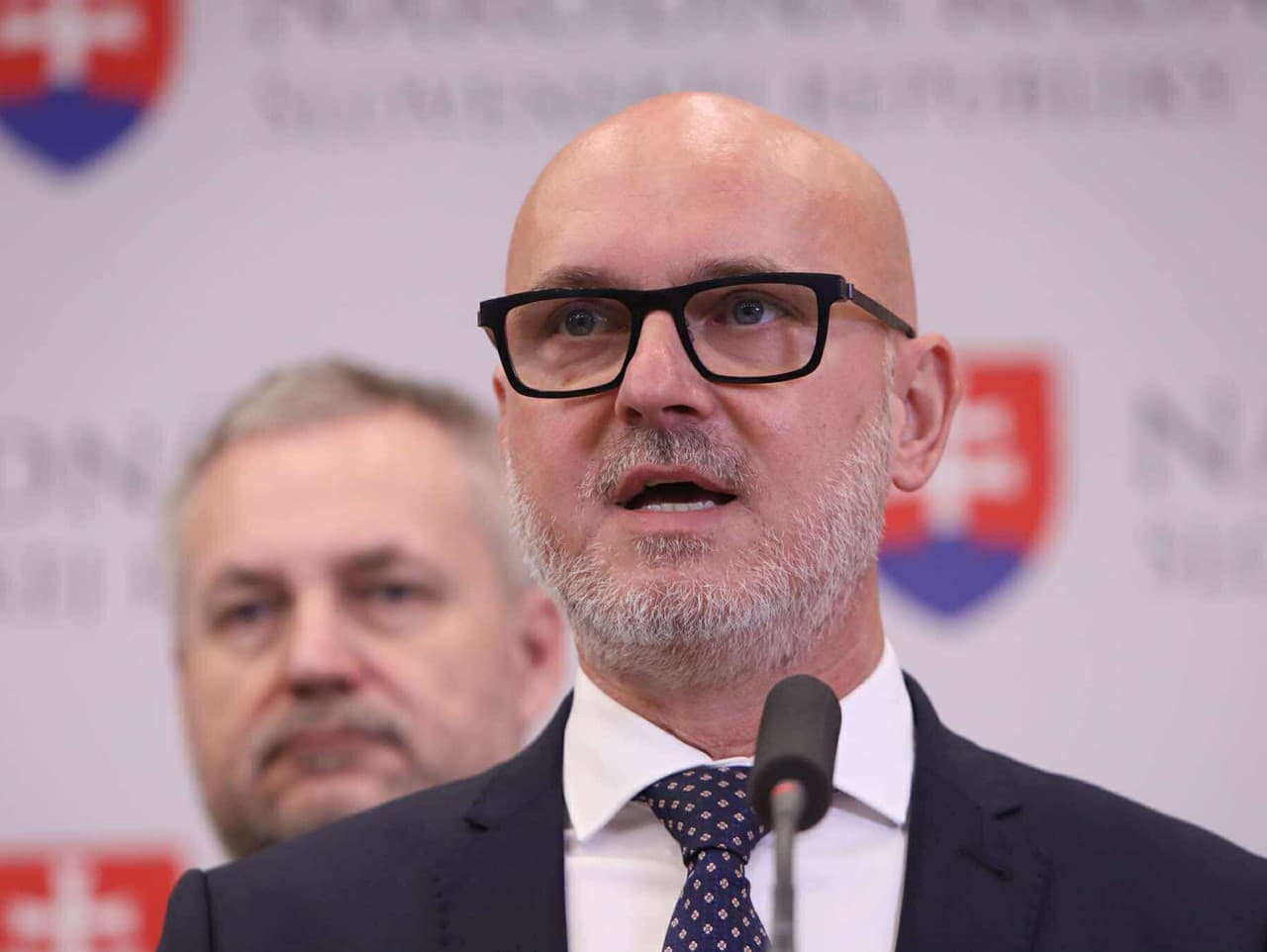 Opozícia kritizuje chaos v rokovaní parlamentu