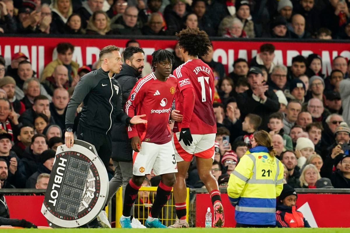 Manchester United odmieta odchody Zirkzeeho a Mainooa