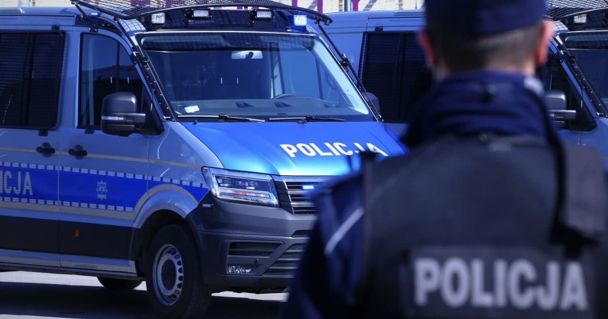 Slovák ukrytý v pohovke: Poľská polícia ho zadržala na základe zatykača