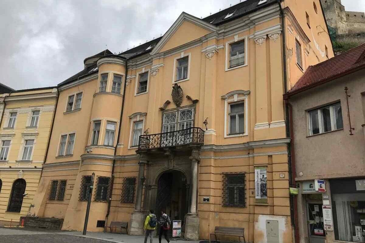 Obce na Slovensku čelí krízovej situácii v obnove budov