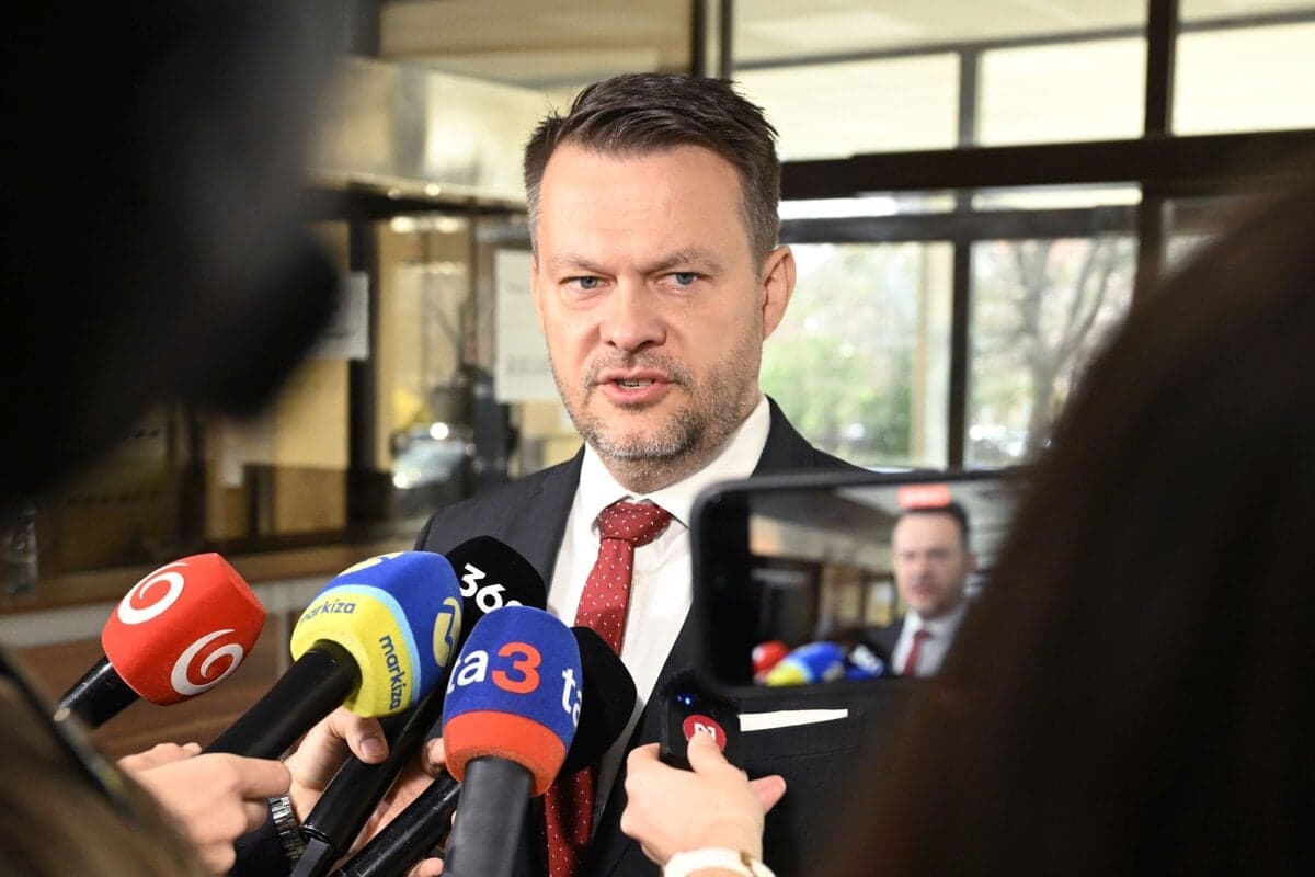 Migaľ ustúpil tlaku verejnosti, vláda sa obáva o dôveru