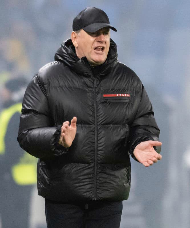 Tréner Weiss oslavuje víťazstvo, no rieši vážne zranenie