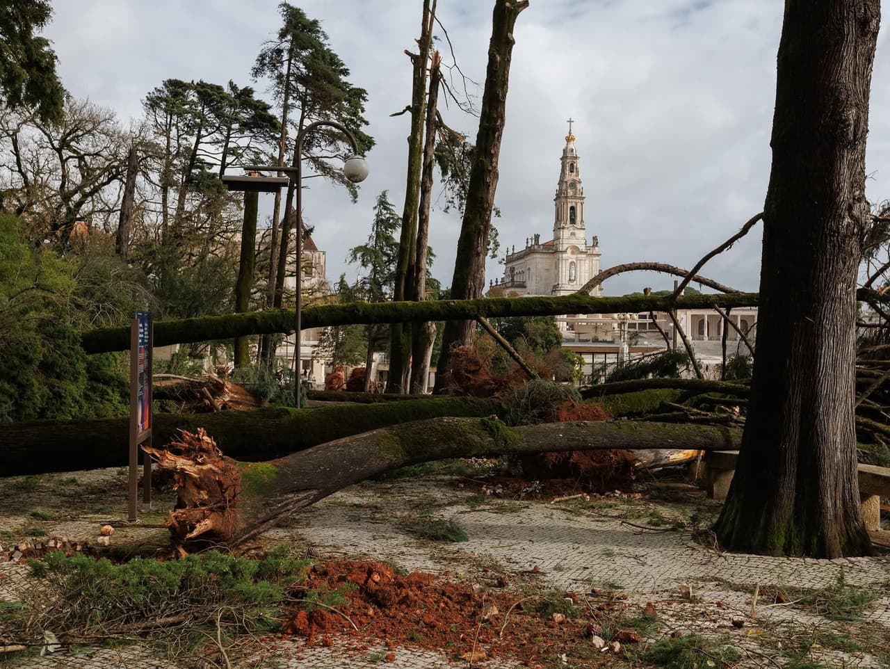 Tragédia v Portugalsku: Nezvestný pár našli mŕtvy po búrkach