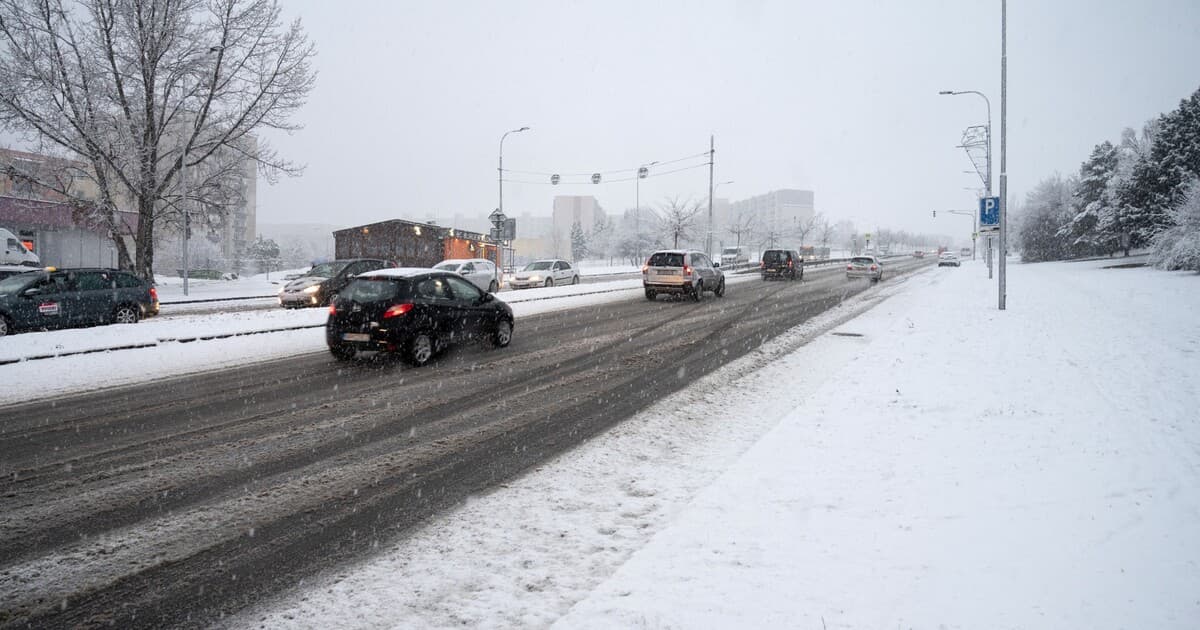 Na Slovensku pretrváva poľadovica a zhoršená smogová situácia