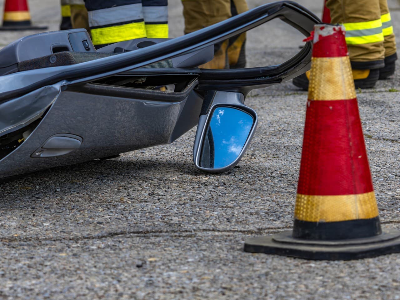 Dopravná nehoda v Nižnej: Dve vozidlá skončili mimo cesty