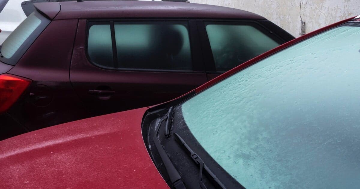 Jednoduchý trik, ako predchádzať zahmlievaniu okien v aute
