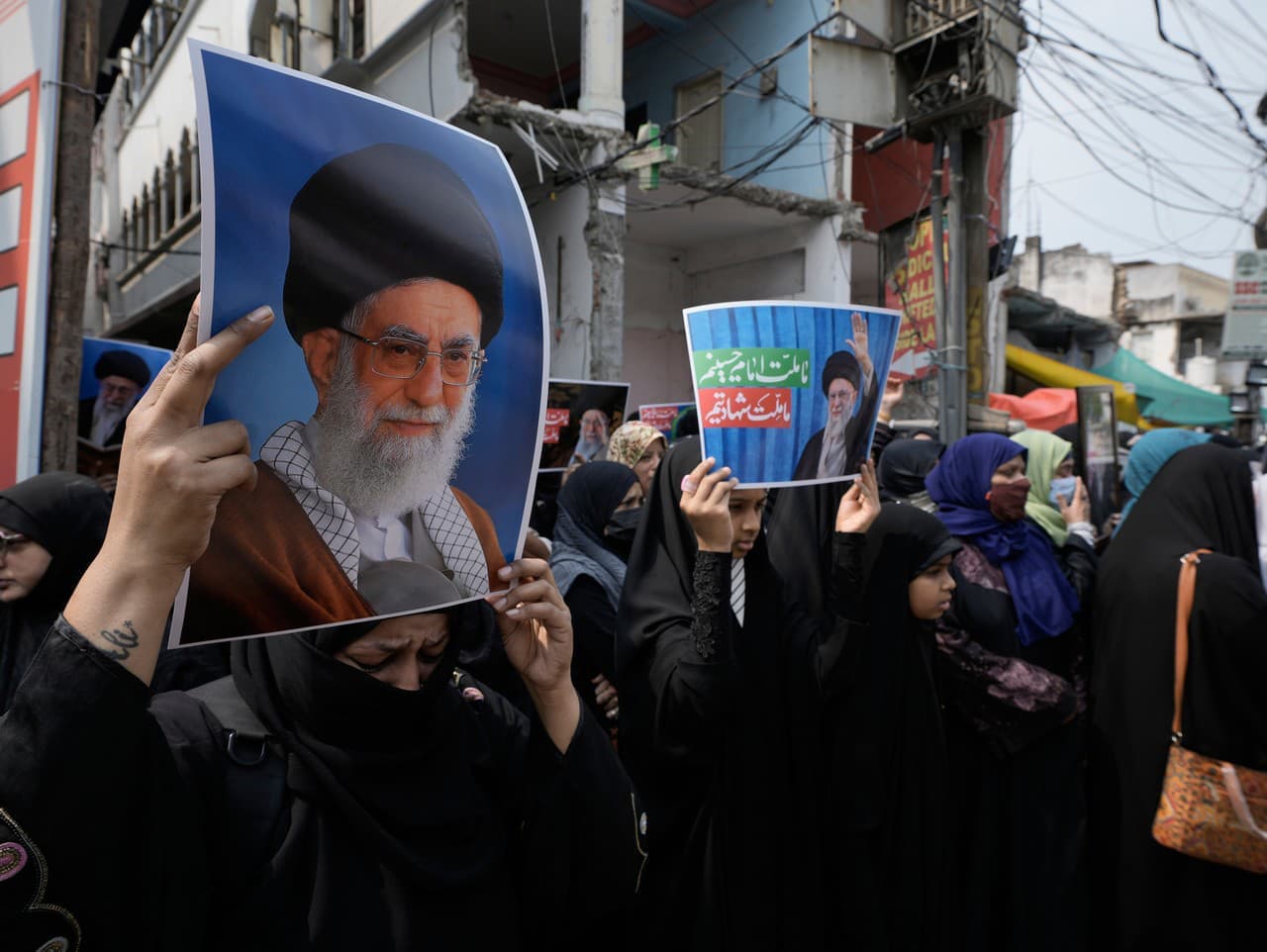 Irán má novú dočasnú vládnucu radu po smrti Chameneího