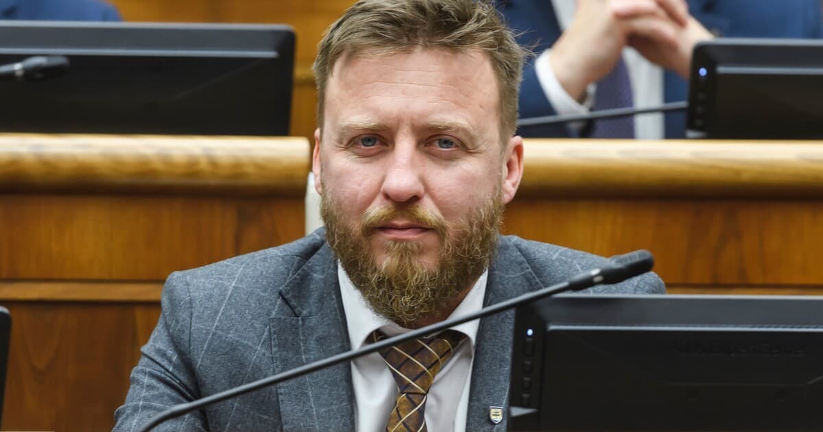 Obvinenie vládneho splnomocnenca pre pandémiu Petra Kotlára